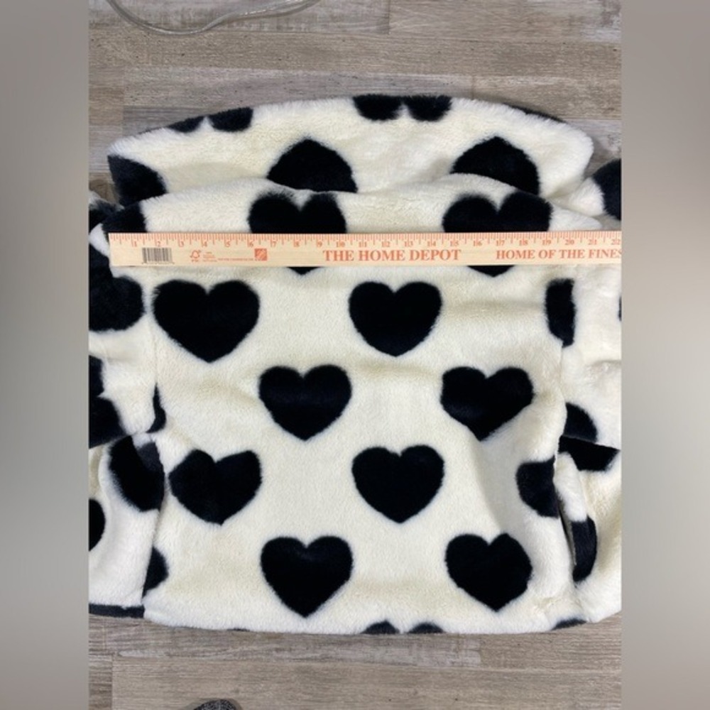 Stoosh Faux Fur Jacket W/ M White Black Heart Print A14314 LN/NWOT - Picture 14 of 14
